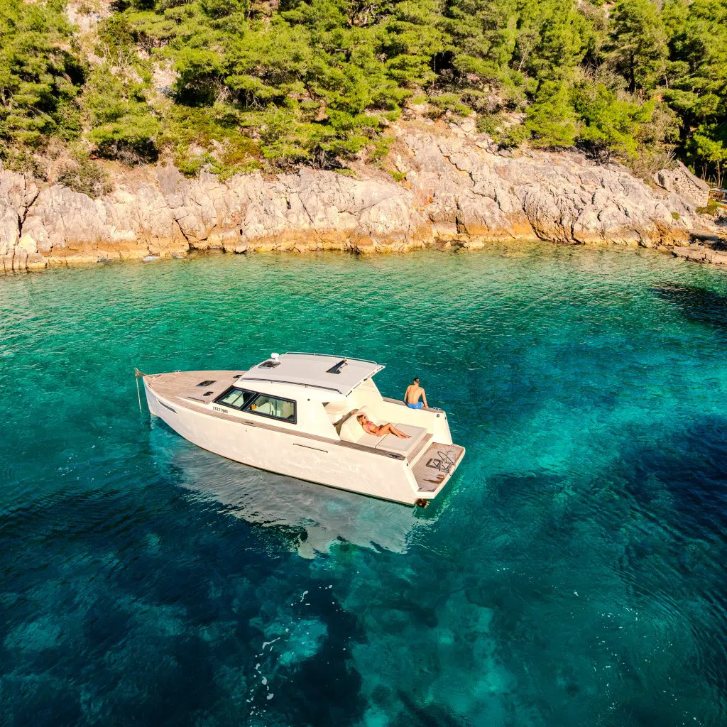 SeaYou, Split