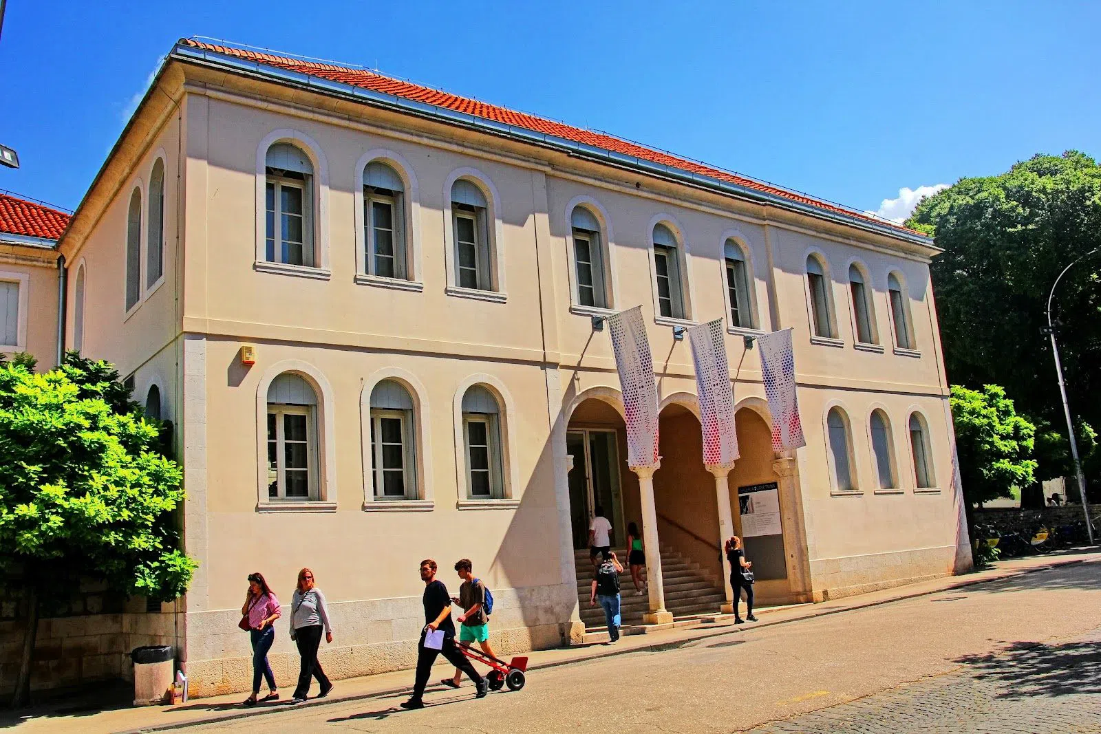Gallery of Fine Arts Split (Galerija umjetnina), Split